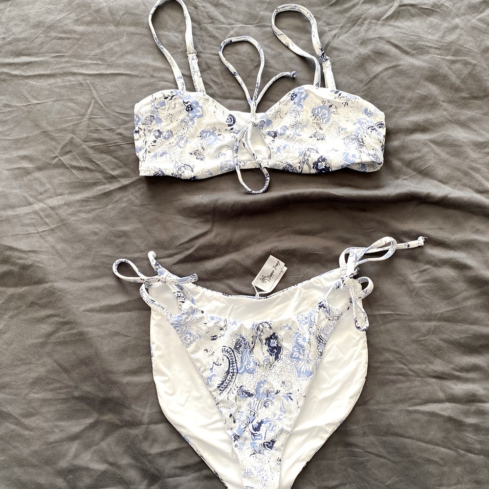 Never worn dippin daisys bikini